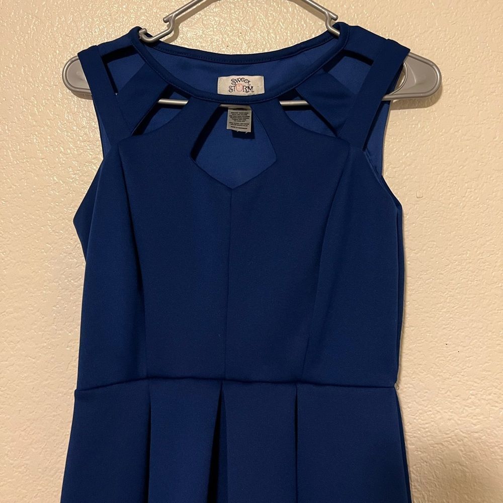 Sweet Storm Sleeveless Dress - Picture 2 of 8